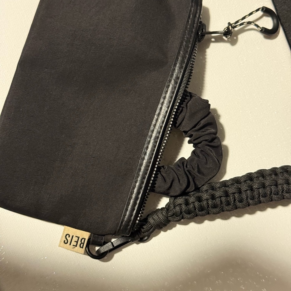 3 BEIS accessories: Black Leather Wallet/Beige Round Mini Bag/Black Small Bag - Picture 9 of 10